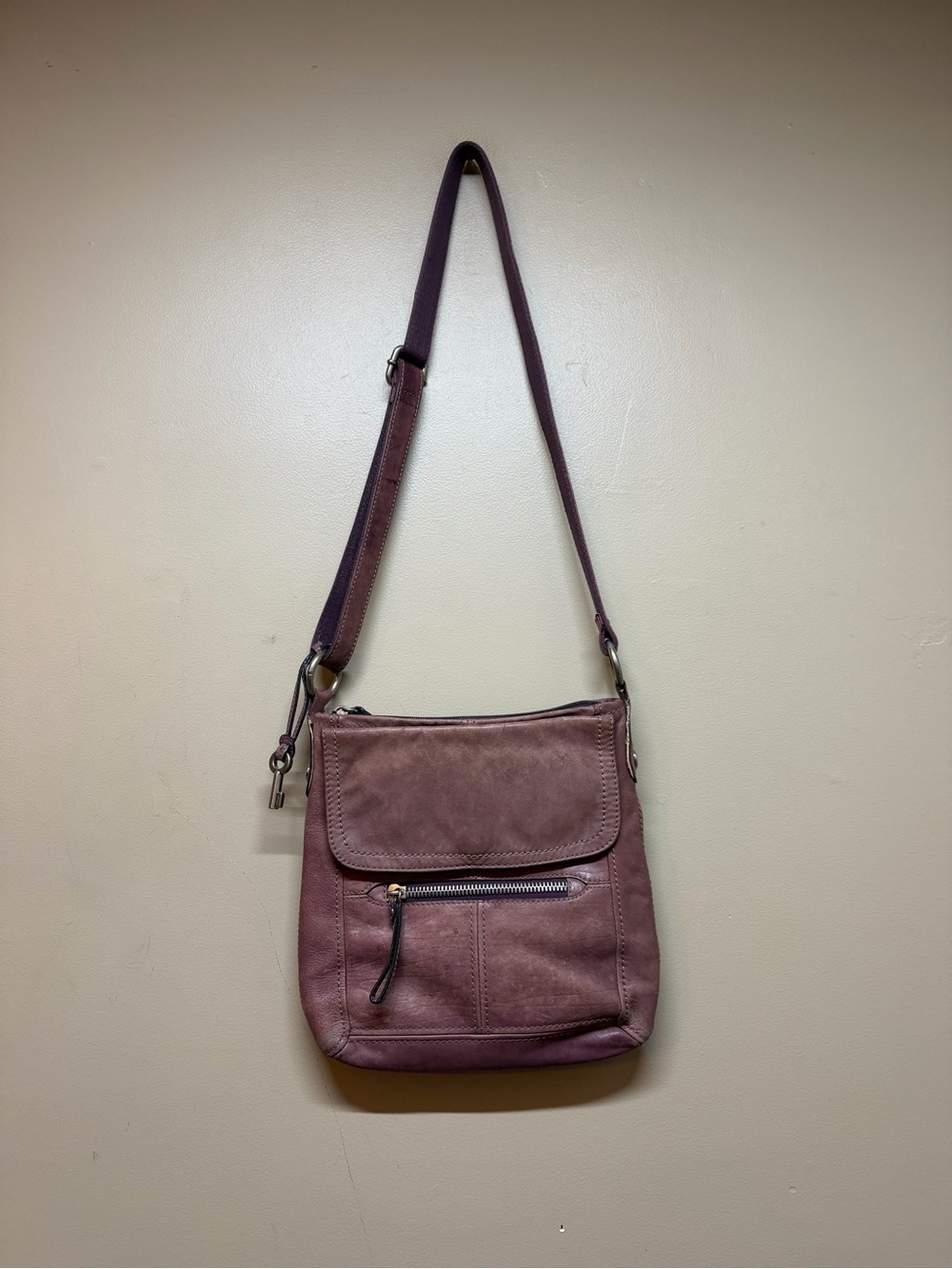 Fossil Vintage Purple Leather Crossbody Messenger Handbag Purse Thrashed